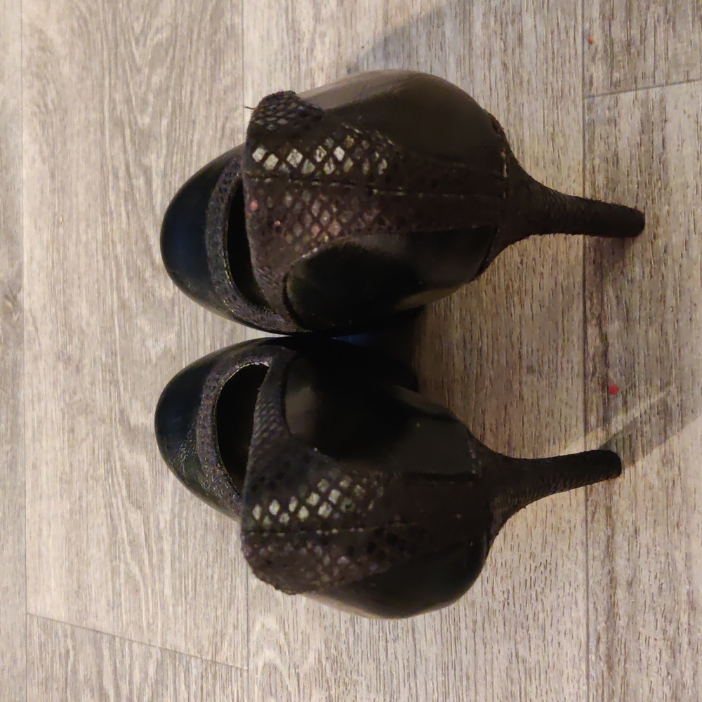Pumps - Picture 3 of 6